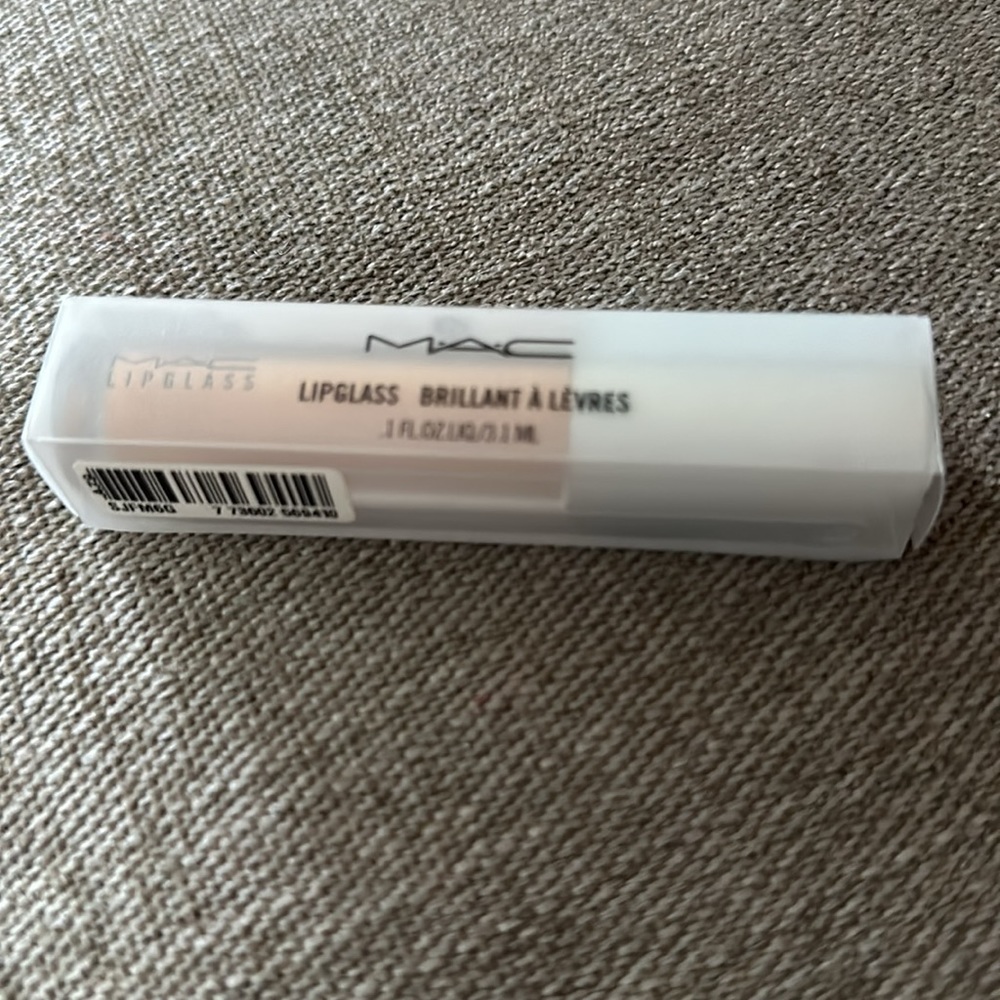 MAC Female Gaze Lipglass New in Box warm-toned, medium gold with a sparkle NIB - Picture 4 of 4